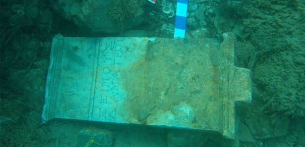 Denizden antik 3 mezar steli çıkarıldı