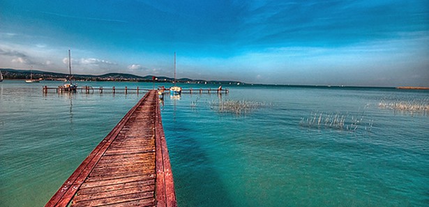 10 bin kişi Balaton Gölü'nü yüzerek geçti
