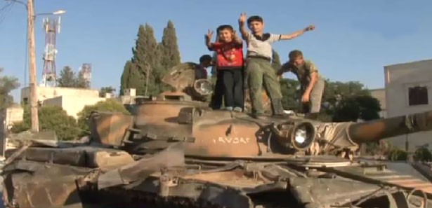 Esad'ın tankları oyuncak oldu