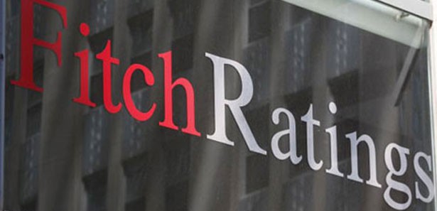 Fitch Rum kesiminin kredi notunu düşürdü