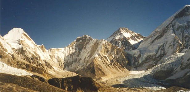Himalaya'da tek başına ''trekking'' yasaklanacak
