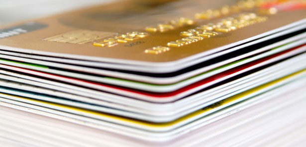 Tüketici kredileri azaldı, kart kullanımı arttı