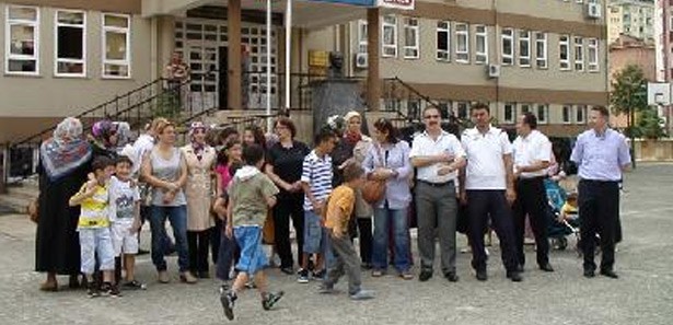 Öğrenci velilerinden protesto