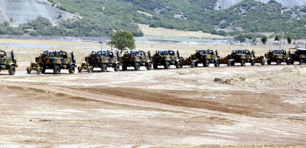 TSK Kobani sınırına askeri sevkıyat yaptı