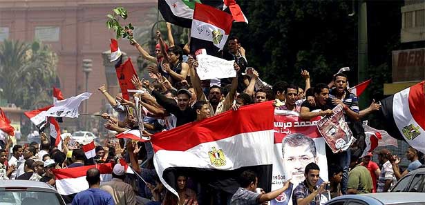 Tahrir: Ordu kışlaya!