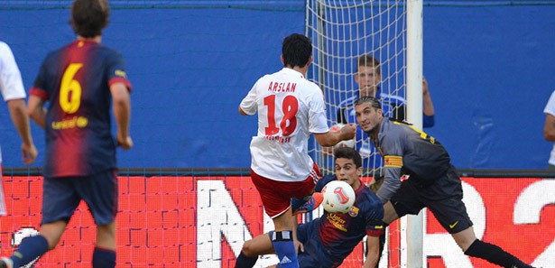 Türk futbolcudan Barça'ya şık gol!